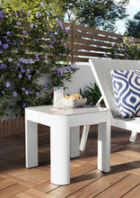 Cargar imagen en el visor de la galería, Baldosa de madera de pino tintada 52x52 cm y 38 mm (1und)