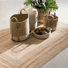 Cargar imagen en el visor de la galería, Cesta decorativa de yute natural blanqueado 80 l de 50x40x50 cm
